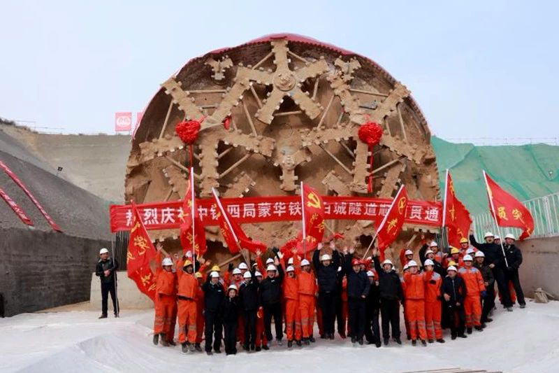 The Baicheng Tunnel of Menghua Railway
