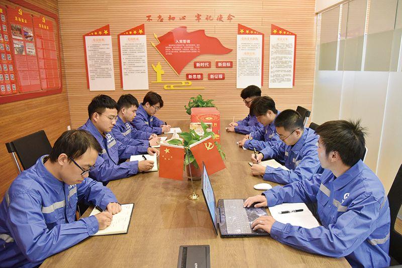 远景目标催人奋进 凝心聚力坚韧前行——星空彩票app官方版下载app基层单位学习宣贯党的十九届五中全会精神掠影