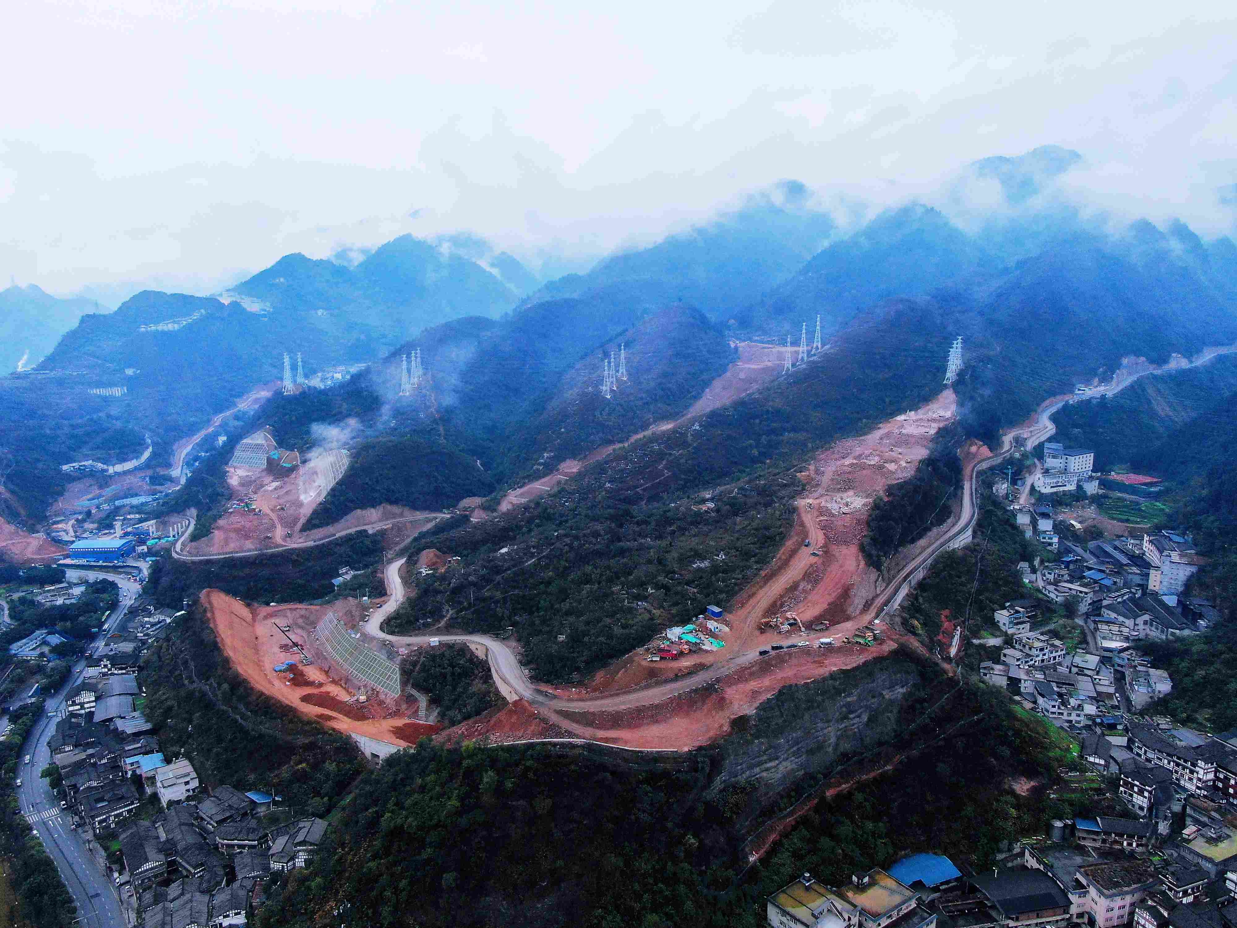 G212仁怀公路青杠林隧道实现双洞贯通