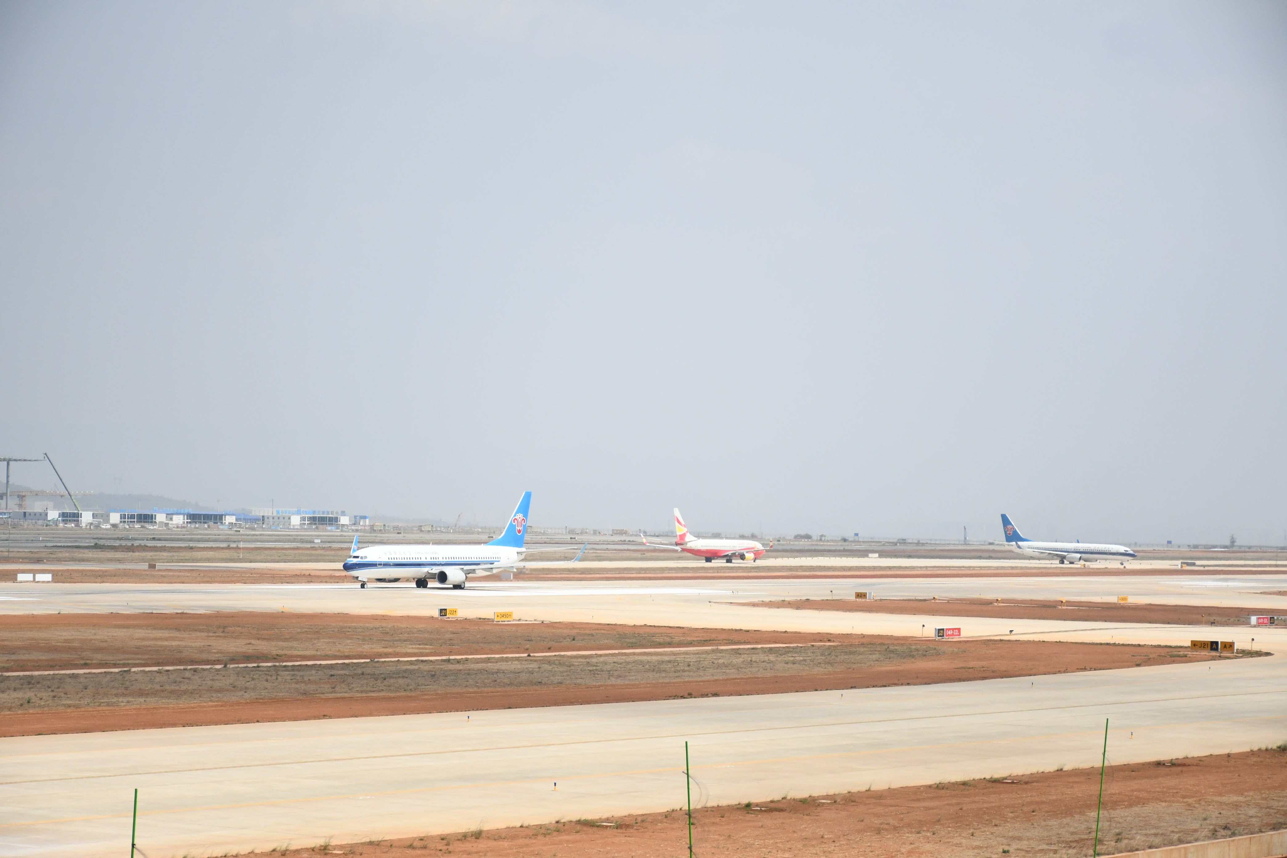 昆明长水国际机场东二跑道建成投运